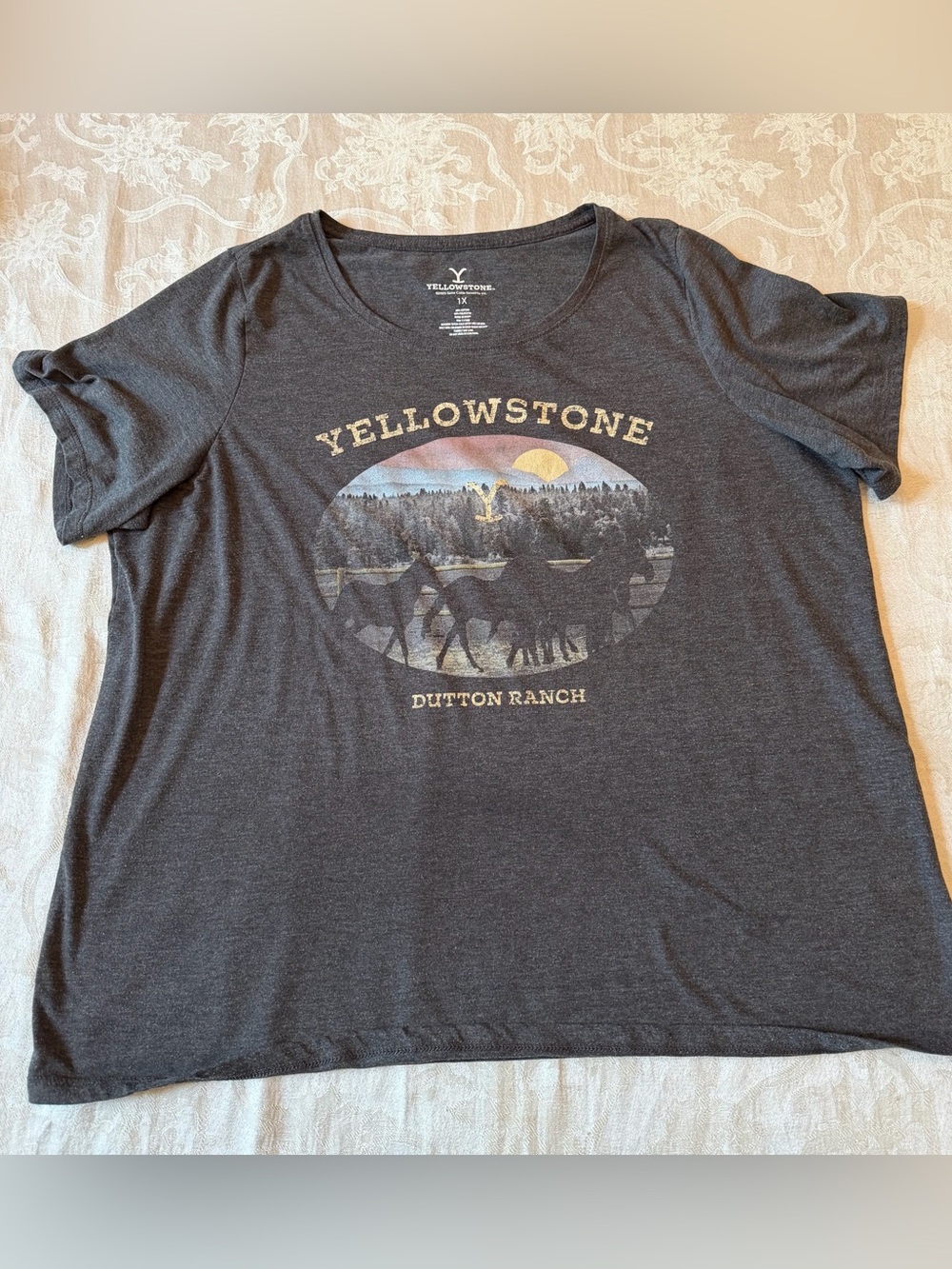 Yellowstone Women’s Dutton Ranch Gray T-Shirt Size 1X